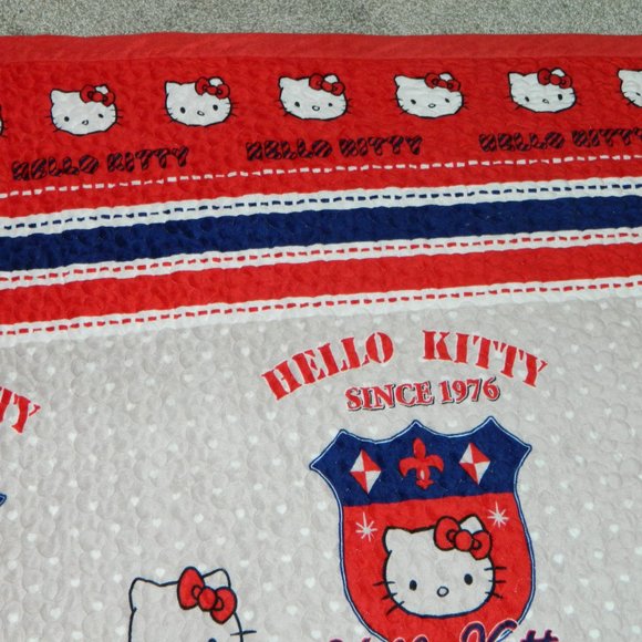 Hello Kitty Twin Size Thick Fleece Quilted Blanket - Picture 4 of 14
